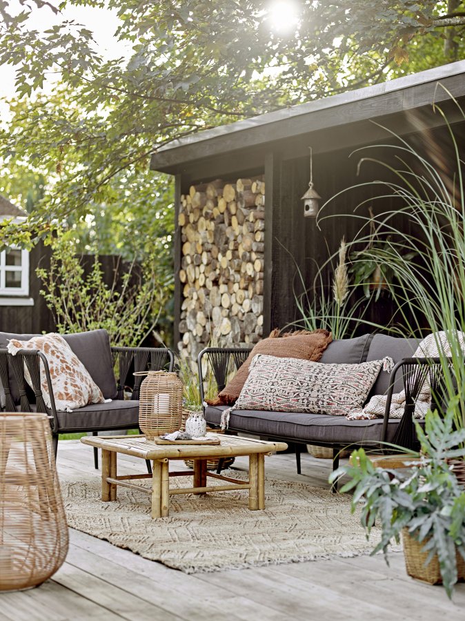 BLOOMINGVILLE Pavone Gartensofa, mit Armlehnen und dunkelgrauen Kissen – schwarzes Polyesterseil und schwarzes Metall