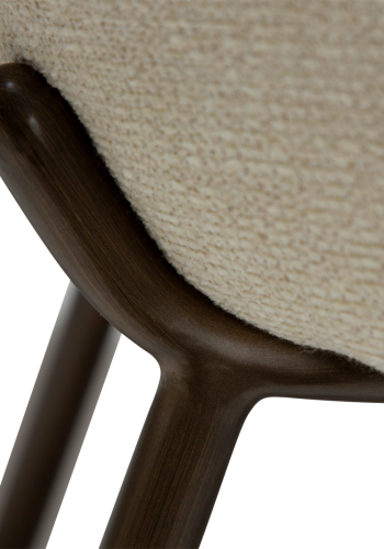 DANFORM Utopia Esszimmerstuhl, hohe Rückenlehne – matter Mandel-Bouclé-Stoff mit Glitzer und antikem Messingstahl