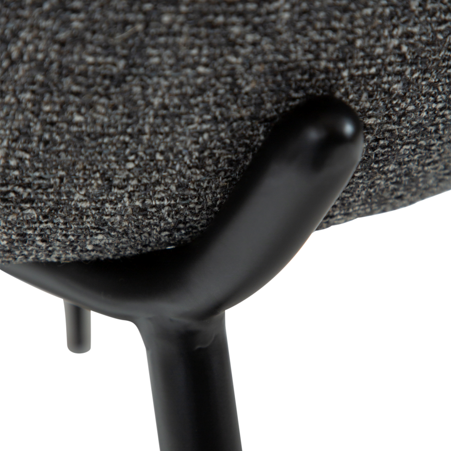 DANFORM Utopia Esszimmerstuhl, hohe Rückenlehne – kieselgrauer Bouclé-Stoff und schwarzer Stahl