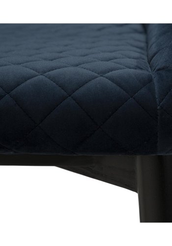 DAN-FORM Vetro Sessel - blauer Samt und schwarze Eiche