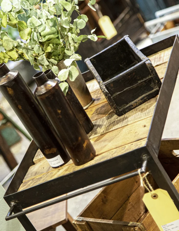 SJÄLSÖ NORDIC rektangulr stangvogn, med hjul - gjenvunnet tre og svart jern (83x40)