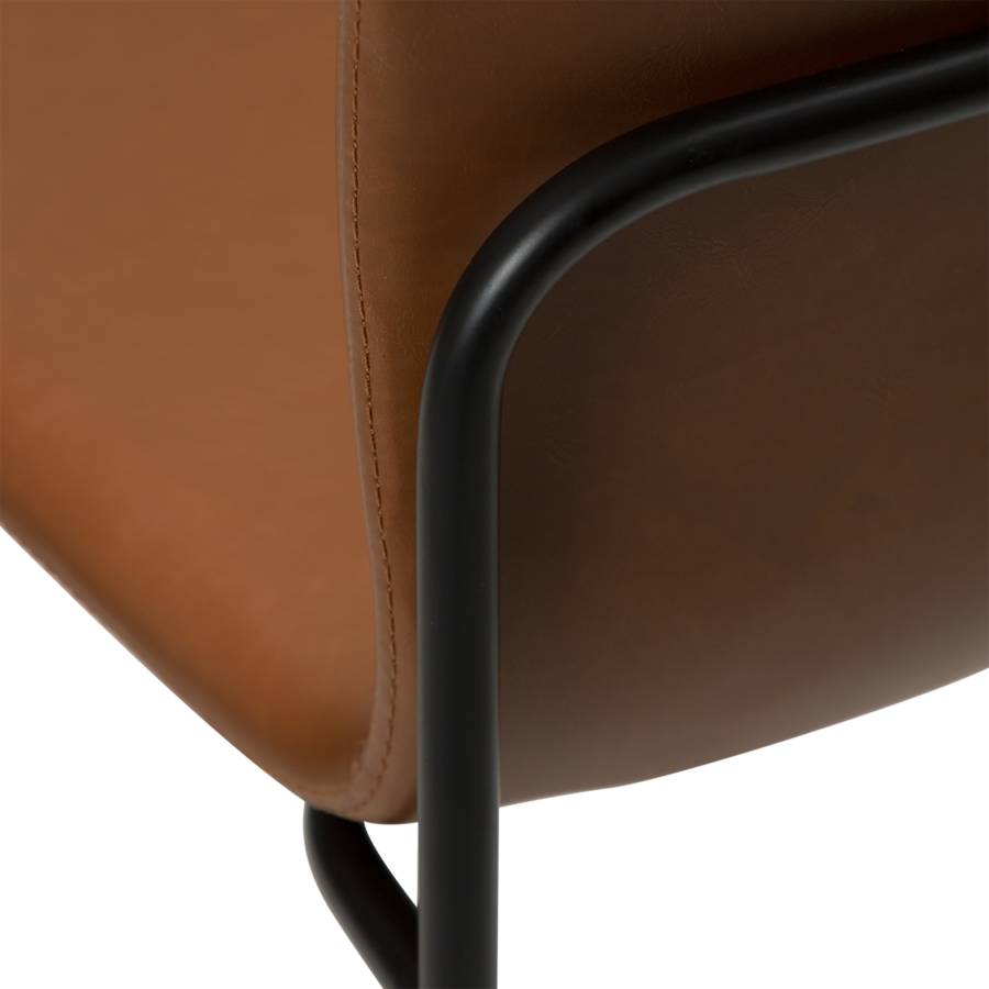 DAN-FORM Woof matbordsstol - vintage ljusbrunt konstläder och svart stl