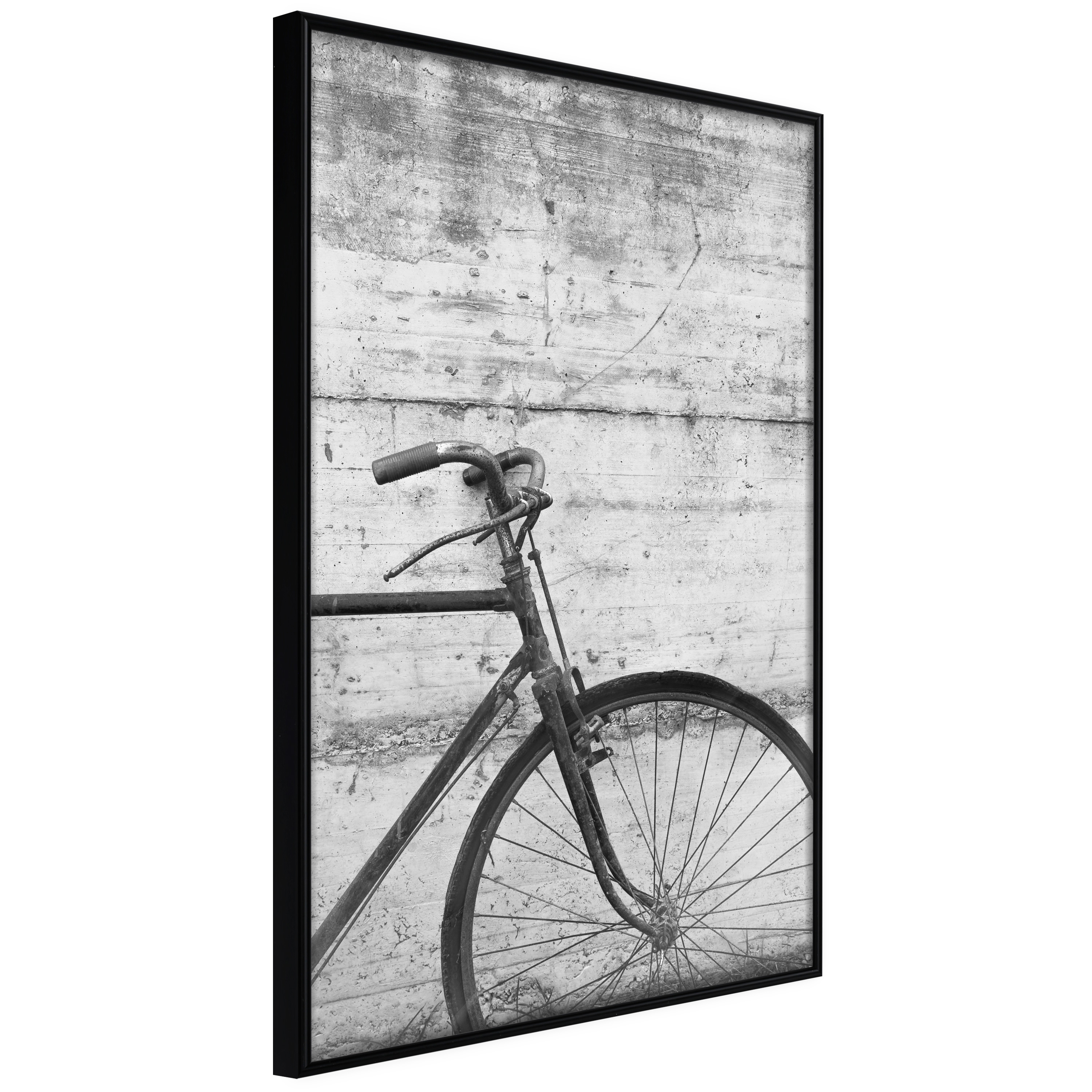 ARTGEIST Plakat med ramme - Bicycle Leaning Against the Wall Guld med passepartout 30x45